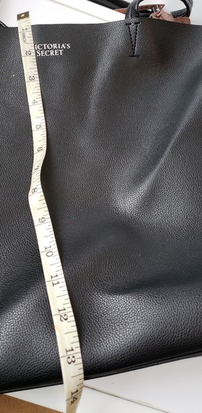 VICTORIA SECRET TOTE BAG NEW WITH/ CHARM - Picture 3 of 8